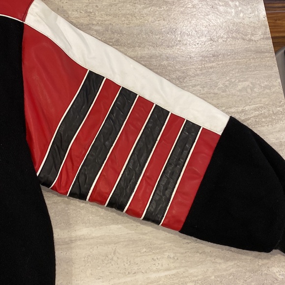 J.H. Design Authentic 1995 Chicago Bulls Eastern Conference Leather Jacket - Picture 11 of 15